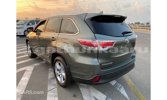 Buy Import Toyota Highlander Green Car in Import - Dubai in Baa Buy Import Toyota Highlander Green Car in Import - Dubai in Baa