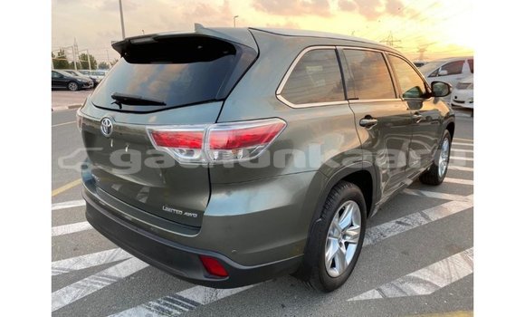 Buy Import Toyota Highlander Green Car in Import - Dubai in Baa Buy Import Toyota Highlander Green Car in Import - Dubai in Baa