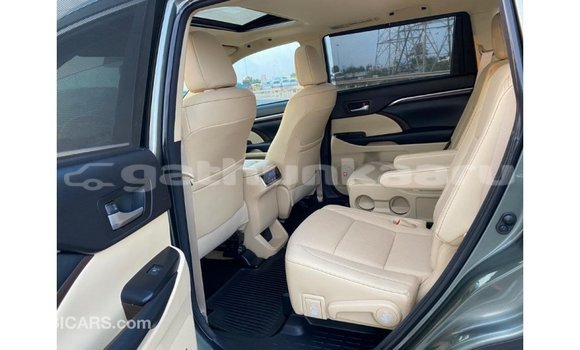 Buy Import Toyota Highlander Green Car in Import - Dubai in Baa Buy Import Toyota Highlander Green Car in Import - Dubai in Baa