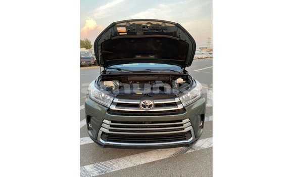 Buy Import Toyota Highlander Green Car in Import - Dubai in Baa Buy Import Toyota Highlander Green Car in Import - Dubai in Baa