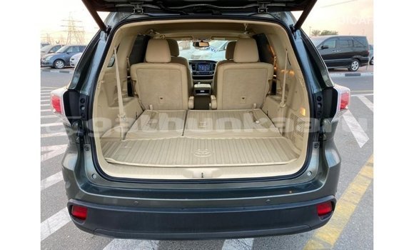 Buy Import Toyota Highlander Green Car in Import - Dubai in Baa Buy Import Toyota Highlander Green Car in Import - Dubai in Baa