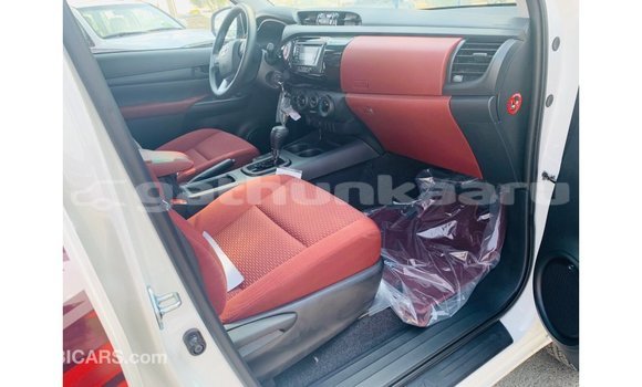 Buy Import Toyota Hilux White Car in Import - Dubai in Baa Buy Import Toyota Hilux White Car in Import - Dubai in Baa