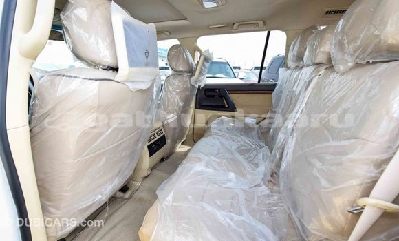 Buy Import Toyota Land Cruiser White Car in Import - Dubai in Baa Buy Import Toyota Land Cruiser White Car in Import - Dubai in Baa