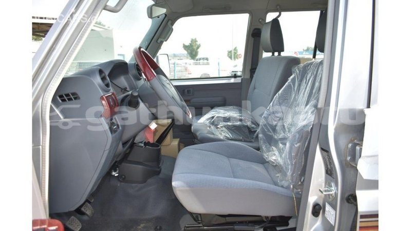Big with watermark toyota land cruiser baa import dubai 1685