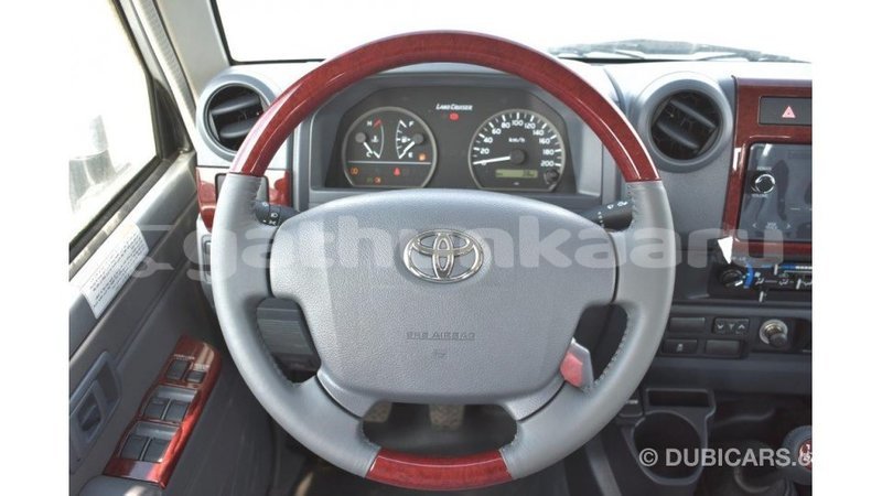 Big with watermark toyota land cruiser baa import dubai 1685