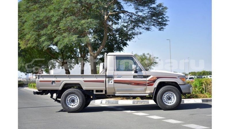 Big with watermark toyota land cruiser baa import dubai 1688
