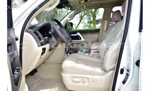 Buy Import Toyota Land Cruiser White Car in Import - Dubai in Baa Buy Import Toyota Land Cruiser White Car in Import - Dubai in Baa