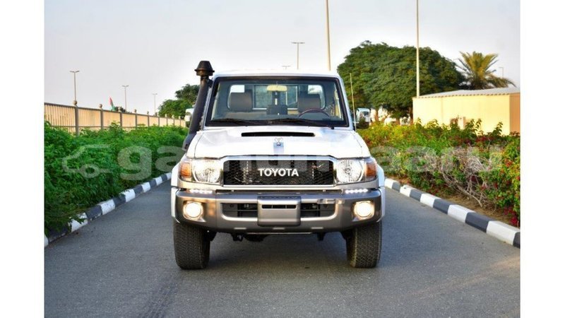 Big with watermark toyota land cruiser baa import dubai 1693