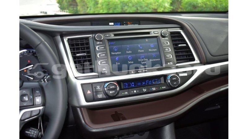 Big with watermark toyota highlander baa import dubai 1694