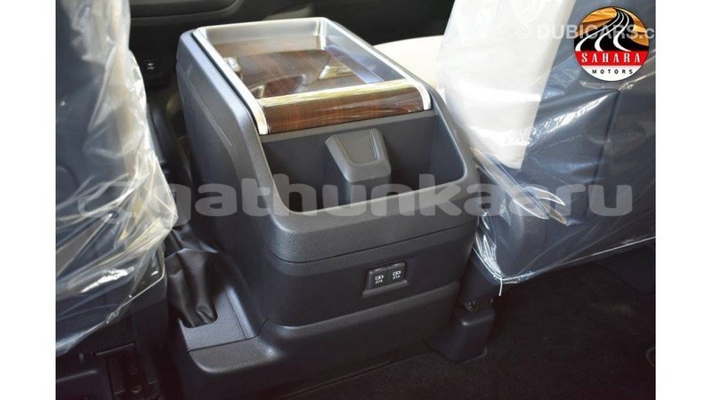 Big with watermark toyota granvia baa import dubai 1706
