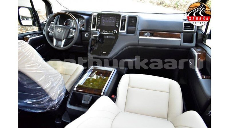 Big with watermark toyota granvia baa import dubai 1706