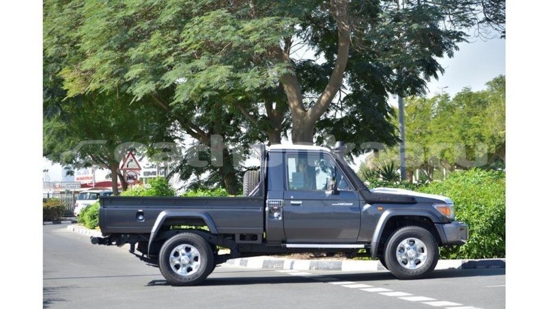 Big with watermark toyota land cruiser baa import dubai 1707