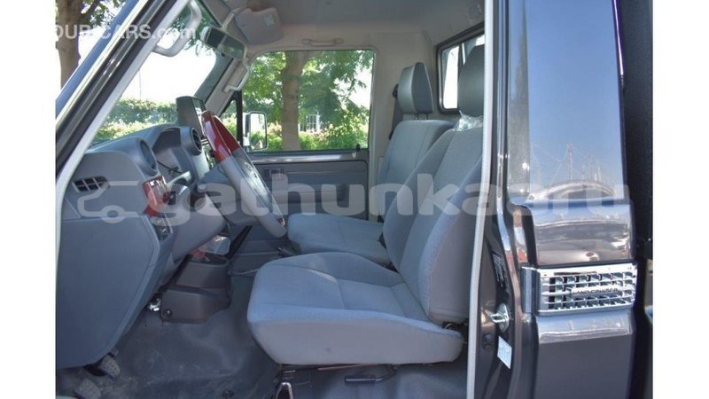 Big with watermark toyota land cruiser baa import dubai 1707