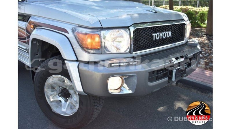 Big with watermark toyota land cruiser baa import dubai 1708