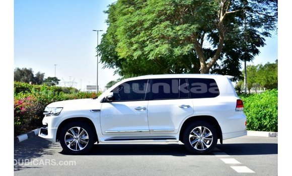 Buy Import Toyota Land Cruiser White Car in Import - Dubai in Baa Buy Import Toyota Land Cruiser White Car in Import - Dubai in Baa