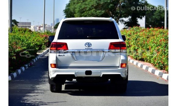 Buy Import Toyota Land Cruiser White Car in Import - Dubai in Baa Buy Import Toyota Land Cruiser White Car in Import - Dubai in Baa
