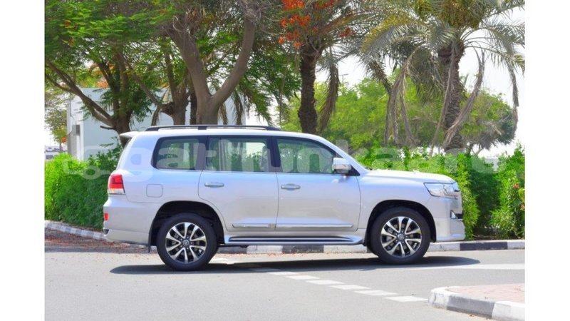 Big with watermark toyota land cruiser baa import dubai 1712