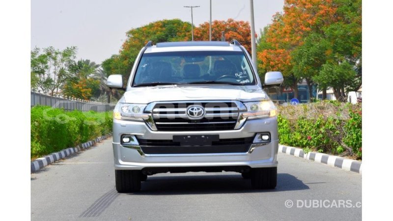 Big with watermark toyota land cruiser baa import dubai 1712