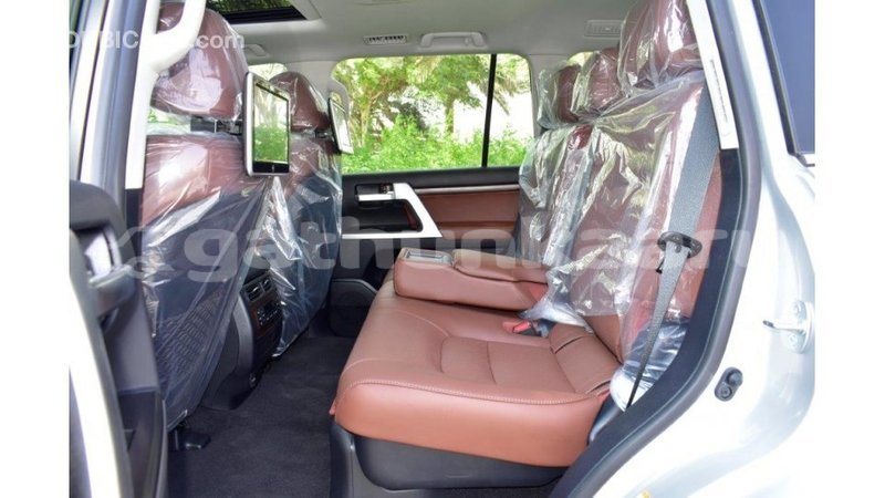 Big with watermark toyota land cruiser baa import dubai 1712