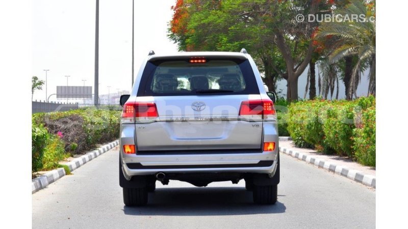 Big with watermark toyota land cruiser baa import dubai 1712