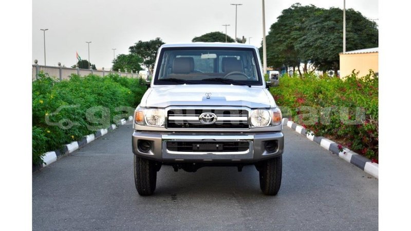 Big with watermark toyota land cruiser baa import dubai 1714