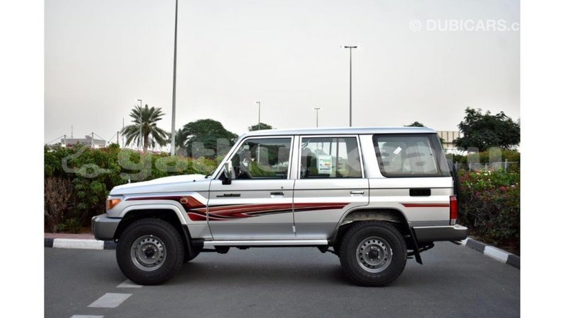 Big with watermark toyota land cruiser baa import dubai 1714