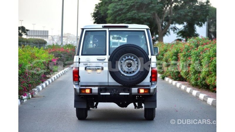 Big with watermark toyota land cruiser baa import dubai 1714