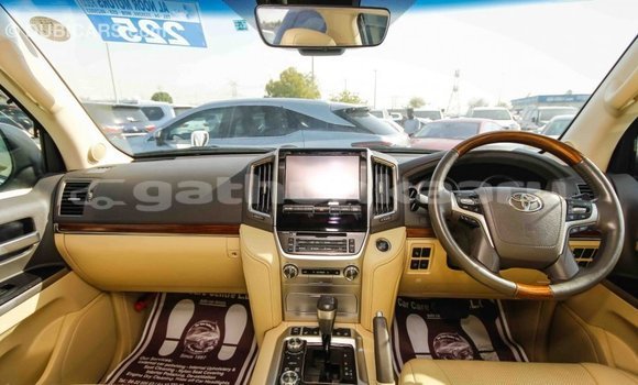 Buy Import Toyota Land Cruiser White Car in Import - Dubai in Baa Buy Import Toyota Land Cruiser White Car in Import - Dubai in Baa
