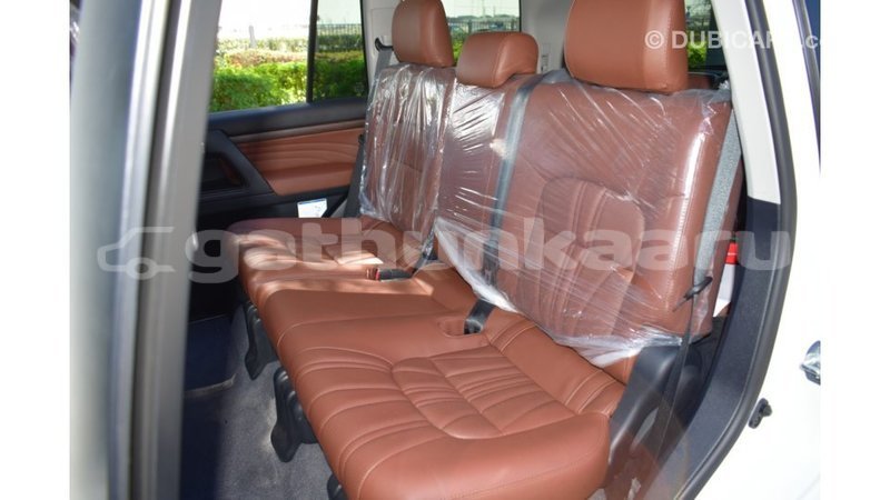 Big with watermark toyota land cruiser baa import dubai 1717