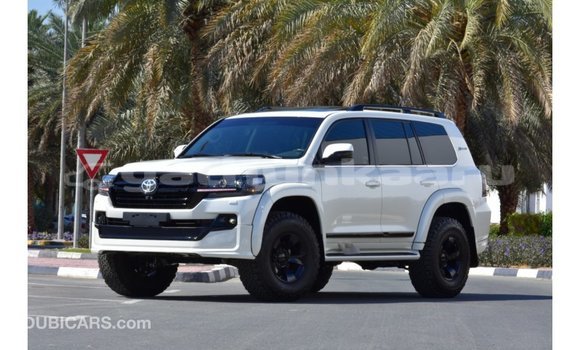 Buy Import Toyota Land Cruiser White Car in Import - Dubai in Baa Buy Import Toyota Land Cruiser White Car in Import - Dubai in Baa