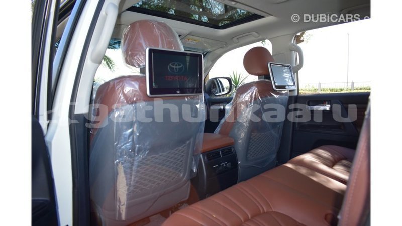 Big with watermark toyota land cruiser baa import dubai 1717