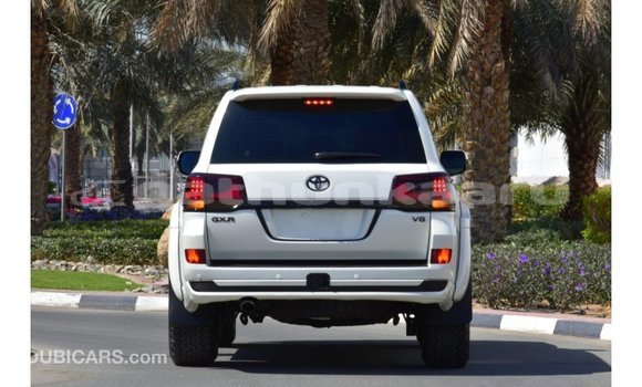 Buy Import Toyota Land Cruiser White Car in Import - Dubai in Baa Buy Import Toyota Land Cruiser White Car in Import - Dubai in Baa