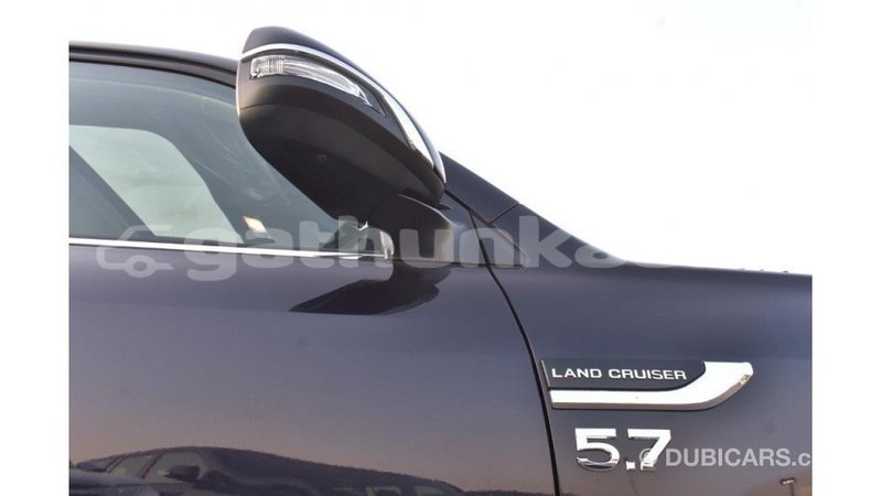 Big with watermark toyota land cruiser baa import dubai 1722