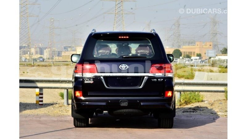 Big with watermark toyota land cruiser baa import dubai 1722