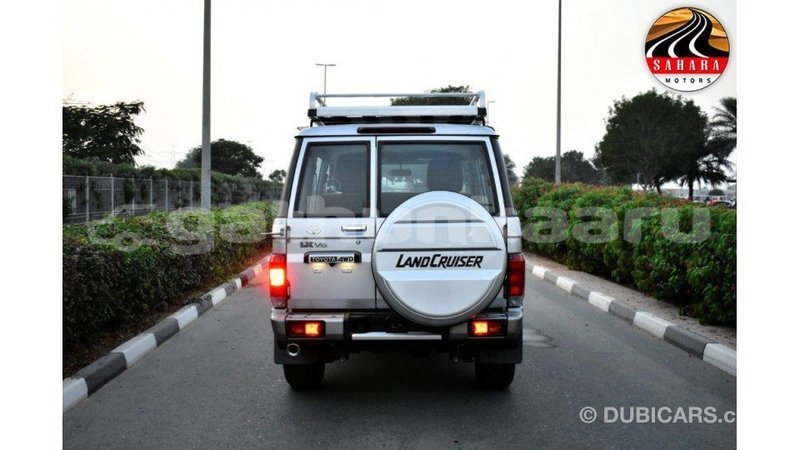 Big with watermark toyota land cruiser baa import dubai 1724
