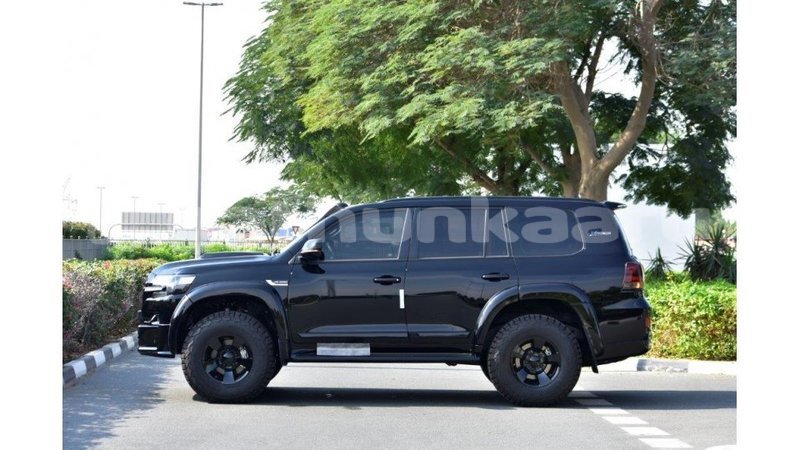 Big with watermark toyota land cruiser baa import dubai 1727