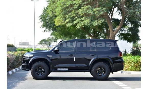 Buy Import Toyota Land Cruiser Black Car in Import - Dubai in Baa Buy Import Toyota Land Cruiser Black Car in Import - Dubai in Baa
