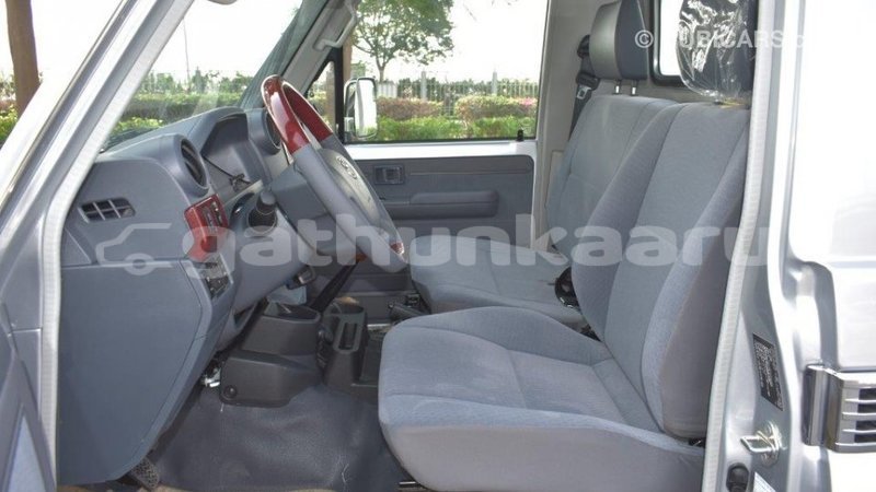 Big with watermark toyota land cruiser baa import dubai 1730