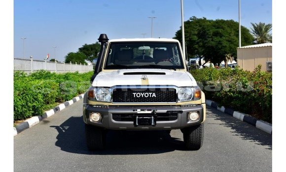 Buy Import Toyota Land Cruiser Beige Car in Import - Dubai in Baa Buy Import Toyota Land Cruiser Beige Car in Import - Dubai in Baa
