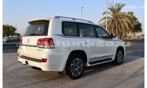 Buy Import Toyota Land Cruiser White Car in Import - Dubai in Baa Buy Import Toyota Land Cruiser White Car in Import - Dubai in Baa