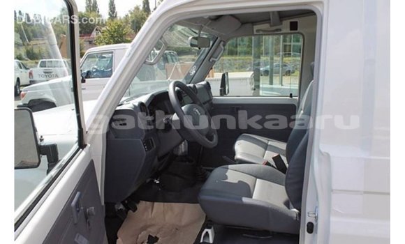 Buy Import Toyota Land Cruiser White Car in Import - Dubai in Baa Buy Import Toyota Land Cruiser White Car in Import - Dubai in Baa