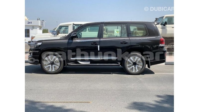 Big with watermark toyota land cruiser baa import dubai 1774