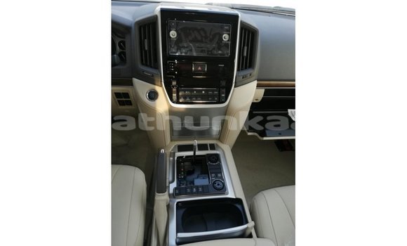 Buy Import Toyota Land Cruiser White Car in Import - Dubai in Baa Buy Import Toyota Land Cruiser White Car in Import - Dubai in Baa