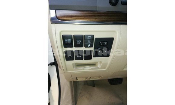 Buy Import Toyota Land Cruiser White Car in Import - Dubai in Baa Buy Import Toyota Land Cruiser White Car in Import - Dubai in Baa