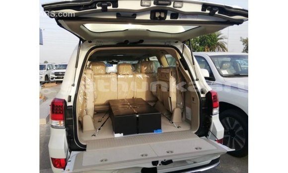 Buy Import Toyota Land Cruiser White Car in Import - Dubai in Baa Buy Import Toyota Land Cruiser White Car in Import - Dubai in Baa