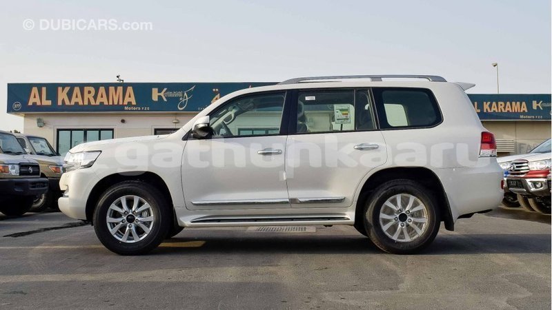 Big with watermark toyota land cruiser baa import dubai 1805