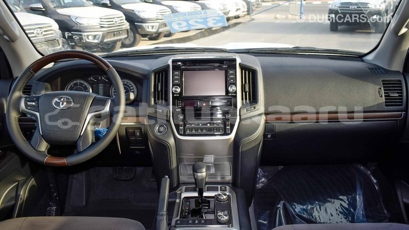 Big with watermark toyota land cruiser baa import dubai 1805