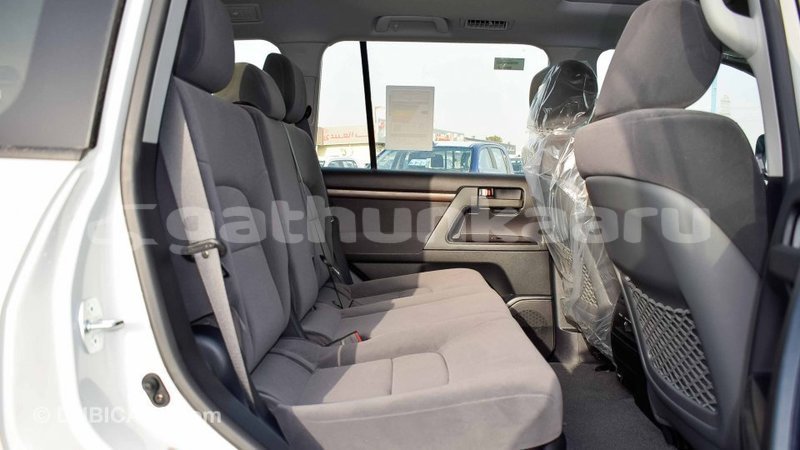Big with watermark toyota land cruiser baa import dubai 1805