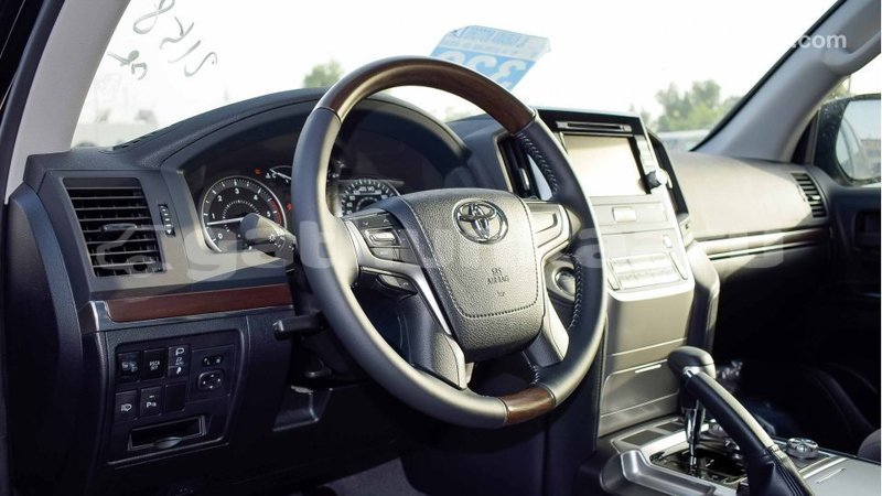 Big with watermark toyota land cruiser baa import dubai 1806