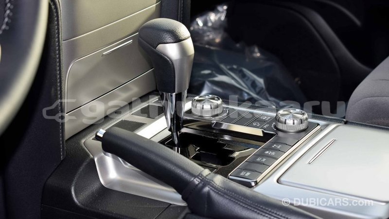 Big with watermark toyota land cruiser baa import dubai 1806